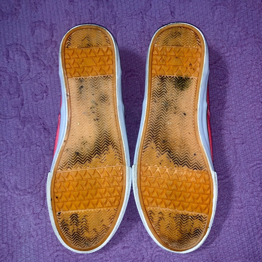Coral Low Tops 💗🧡 - Picture 6 of 9